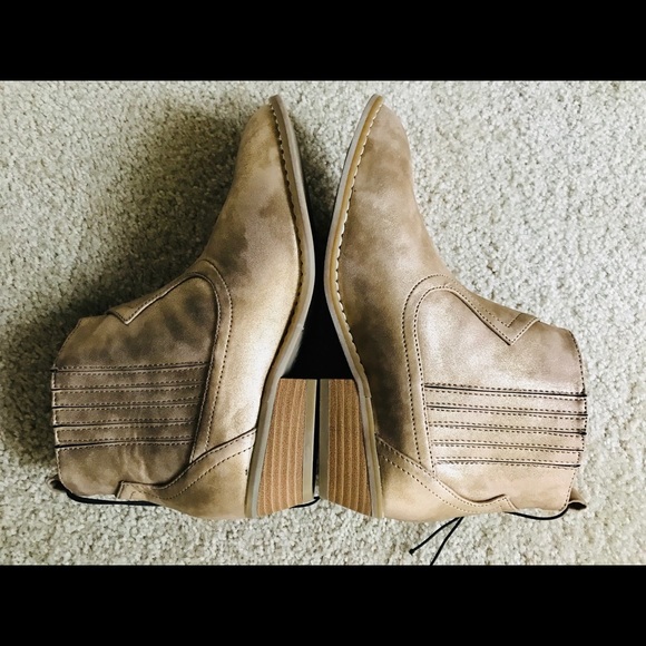 UNIVERSAL THREAD Gold Festival BOOTIES Size 7 - Picture 8 of 8